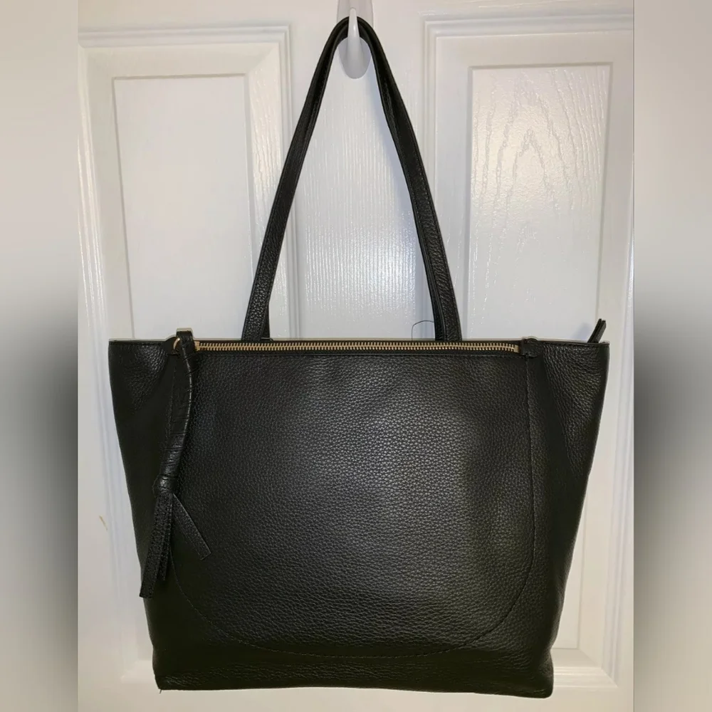 VINCE CAMUTO MAI TOTE NWTS ๐ค - Picture 5 of 5